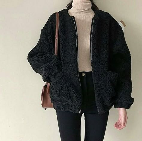 #photography #photo #outfit #outfitideas #outfitoftheday #fashion #fashionblogger #fashionphotography #fashiongoals #clothes #clothing Korean Fashion Ideas, Style Pinterest, Outfit Essentials, Korean Fashion Outfits, Skandinavian Fashion, Seoul Fashion, Korean Fashion Trends, Looks Black, Ulzzang Fashion