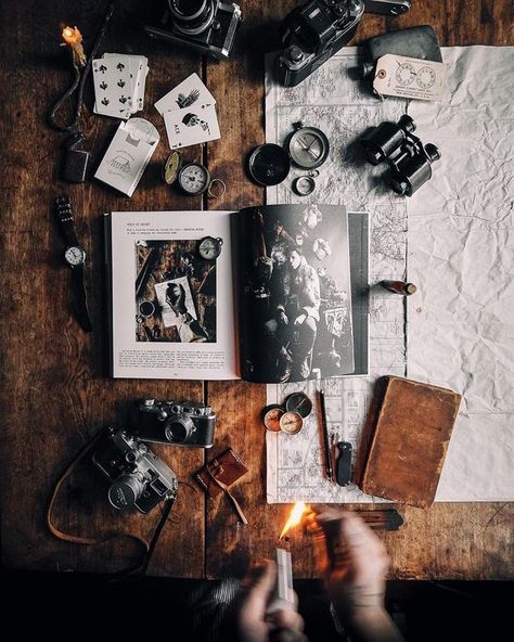 Adventure Flatlay inspiration by @customscene | Old world Display Rustic Background, Flat Lay Photography, Vintage Cameras, Jolie Photo, Travel Aesthetic, Archaeology, Binoculars, Photo Inspiration, Photography Inspiration