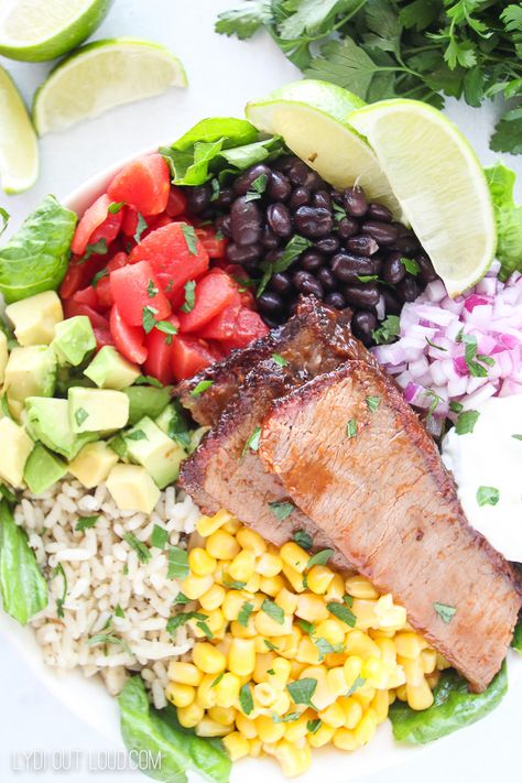 Mexican BBQ Beef Brisket Burrito Bowl Bar Mexican Beef Brisket Recipes, Healthy Brisket Meals, Brisket Bowl Recipe, Brisket Burrito Bowl, Brisket Bowl, Brisket Burritos, Chipotle Beef Burrito Bowl, Burrito Bowl Bar, Brisket For Tacos