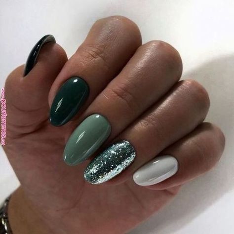 70+ Stylish Christmas Nails You Should Try In 2021 Prom Nail Designs, French Pedicure, Diva Nails, Winter Nails Acrylic, Her Nails, Almond Acrylic Nails, Prom Nails, Nail Polishes, 가을 패션