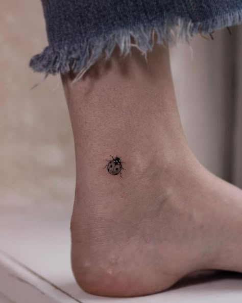 80  Ladybug Tattoo Designs (Ideas, Meaning & Guide) - Tattoo Monk Ladybug Tattoo Simple, Ladybug Tattoo Ideas, Simple Line Tattoo, Simple Tattoo Ideas, Ladybug Tattoo, Father Tattoos, Small Girly Tattoos, Lady Bug Tattoo, Funky Tattoos