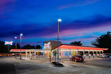 First Look: SONIC Unveils Bold New Restaurant Design Sonic Restaurant, Appreciation For Teachers, Sonic Drive In, Restaurant Drinks, Free Giveaways, Cherry Limeade, Speed Of Sound, Bon Appetite, New Restaurant