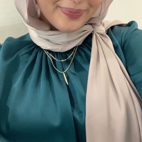 Turquoise Hijab Outfit, Emerald Green Hijab Outfit, Emerald Green Dress Hijab, Ootd Emerald Green Hijab, Green Dress Hijab, Emerald Green Outfit Ideas, Hijabi Graduation Outfits, Green Hijab Outfit, Green Pakistani Dress