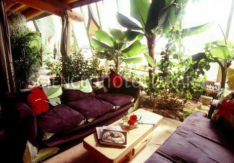 Living room Earth Ships, Earthship Biotecture, Earth Ship, Eco Houses, Solar Home, Alternative Housing, New Mexico Homes, Earthship Home, Housing Ideas