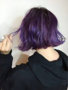 Save=follow nhé Purple Hair For Short Hair, Purple Short Hair Aesthetic, Purple Hair Inspo Short, Short Straight Purple Hair, Purple Dyed Hair Short, Dyed Hair Inspiration Purple, Violet Hair Aesthetic, Purple Hair Aesthetic Grunge, Dark Purple Hair Short