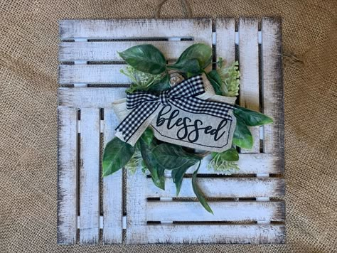 Dollar Tree Farmhouse Crafts, Dollar Tree Picket Fence Crafts, Dollar Tree Farmhouse Decor, Dollar Tree Crate Crafts, Dollar Tree Pallet Crafts, Dollar Tree Spring Crafts, Dollar Tree Crafts Diy Farmhouse, Dollar Tree Wood Crafts, Diy Dollar Tree Farmhouse Decor