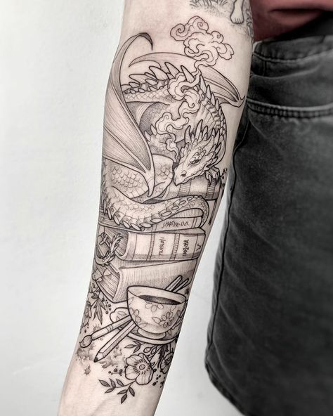 Book Dragon Tattoo, Book Inspired Tattoos, Books Tattoo, Book Tattoos, Bookish Tattoos, Tattoo Zeichnungen, Fantasy Tattoos, Tattoo Artwork, Book Tattoo