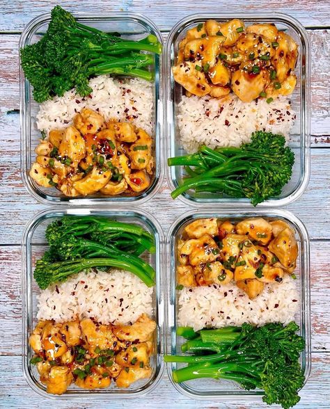 General Tso’s Chicken 🥡🍚🥢 *MEAL PREP RECIPE* General Tso’s is my all time favorite takeout but also probably one of the highest calories and points. It’s no wonder I love it so much. 🤣 Weight Watchers Points 👉🏼 9 Calories 👉🏼 328 Protein 👉🏼 19g For complete nutritional info and ingredients head over to my website! Link in my bio. Meal prepping is what holds yourself accountable and makes you successful! Do it for YOU.🫵🏼 📚 Check out my Cookbook where I share 50 of my fav recipes!👩🏼‍🍳 Fol... Chicken And Rice Bowls, Chicken Rice Bowls, General Tso, Weight Watcher Dinners, Protein Meal, Macro Meals, Healthier Eating, Chicken Bites, Chicken And Rice