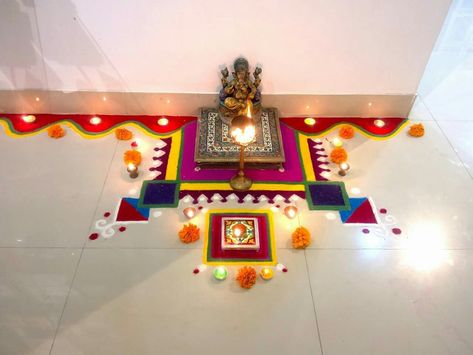 Indoor Rangoli Designs, Rangoli Designs For Mandir, Mandir Rangoli Design, Easy Rangoli Designs Diwali, Diwali Decorations At Home, Housewarming Decorations, Rangoli Designs Latest, Simple Rangoli Designs Images, Diy Diwali Decorations