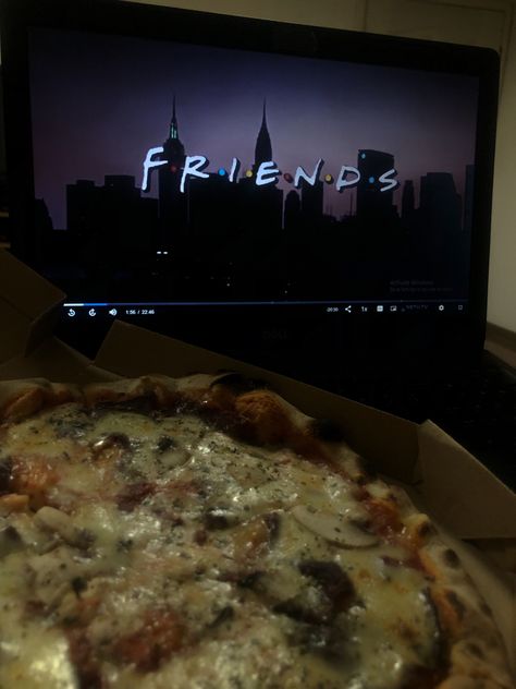 Watching Friends Aesthetic, Friends Watching Movies Aesthetic, Chilling With Friends Aesthetic, Pizza Aesthetic Night, Watching Aesthetic, Watching Friends, Friends Night, Film Watch, Night Aesthetic