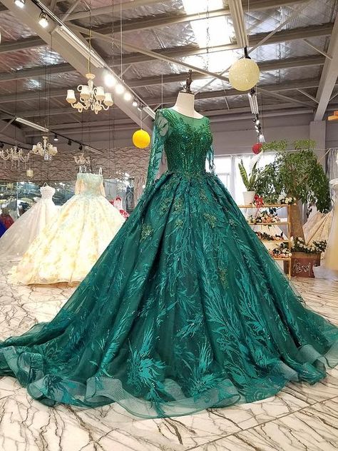 Vestido Charro, Flower Wedding Dress, Baseboard Styles, Fairytale Gown, Green Wedding Dresses, Long Trail, Wedding Dresses With Flowers, Fantasy Dress, Tulle Prom Dress