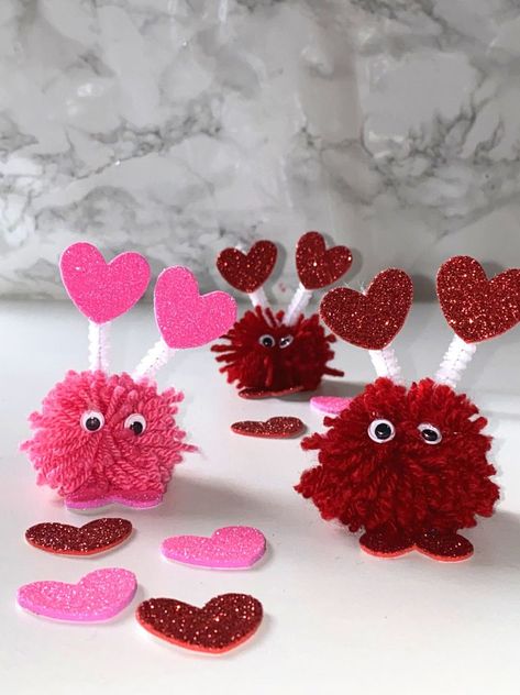 Pom Pom Valentine Craft Monster - Picniq Blog Easy Valentines Day Crafts For Adults, Valentine Pom Pom Crafts, Pom Pom Valentine Craft, Pipecleaner Crafts For Kids Valentines, Pom Pom Monsters, Diy Heart Pom Pom, Craft Monster, Heart Pompom, Pom Pom Heart