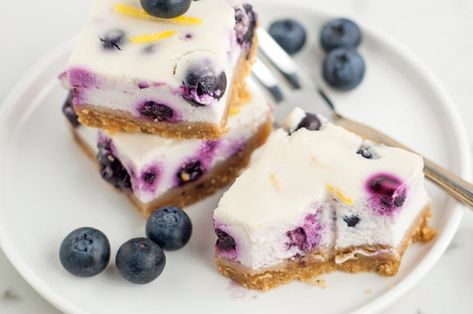 Culinary Photography, Blueberry Cheesecake Bars, Cheesecake Lovers, Clean Eating Desserts, Oatmeal Bars, Blueberry Cheesecake, Köstliche Desserts, Cheesecake Bars, Cute Desserts