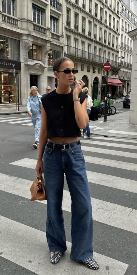 Clean Aesthetic Outfit Summer, Chic Transitional Outfits, In Between Season Outfits, Wide Leg Jeans And Ballet Flats, Dress Jeans Outfit, Transitional Outfits Summer To Fall, European Fashion Aesthetic, Barcelona Outfits, Madrid Outfits