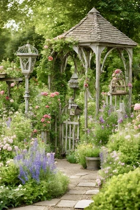 England Garden Design, English Front Garden Ideas, English Cottages And Gardens, English Garden Ideas Layout, Cottage Garden Design Layout, English Garden Patio, Cottage Garden Aesthetic, Florence Garden, English Garden Cottage