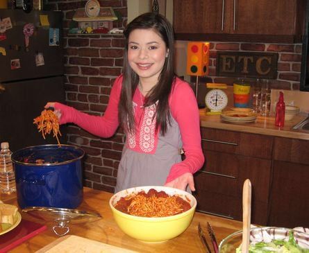 Spaghetti Tacos, Icarly And Victorious, Taco Spaghetti, Image Meme, Sam & Cat, Mf Doom, Miranda Cosgrove, Icarly, Girl Standing