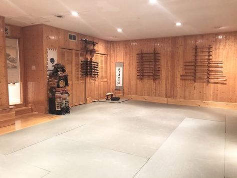 Dojo Decor, Japanese Dojo, Dojo Design, Dojo Ideas, Japanese Inspired Home, Japanese Martial Arts, Karate Dojo, School Building Design, Japanese Style House