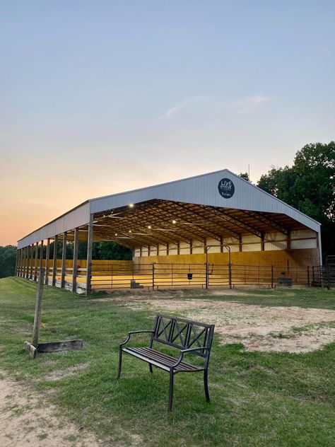 Lean To Horse Stalls, Cheap Horse Arena Ideas, Covered Horse Arena, Horse Turnout, Covered Arena, Outdoor Arena Horses, Ranch Ideas, Equestrian Property, Modern Horse Barn