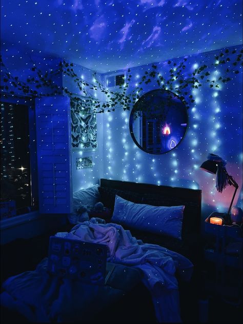 Make Your Room Aesthetic, Indie Rooms, Blue Room Decor, Dream Bedroom Inspiration, Cool Room Decor, Chill Room, Blue Lights, Room Redesign, Fairy Light