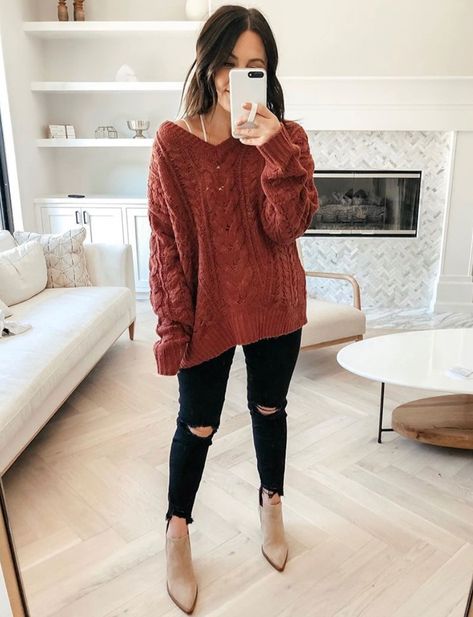 Patio Ideas Garden, Mauve Sweater, Stuff For Christmas, Tumblr Cup, Dark Mauve, Date Night Looks, Top Jeans, Bedroom Stuff, Fall Fit