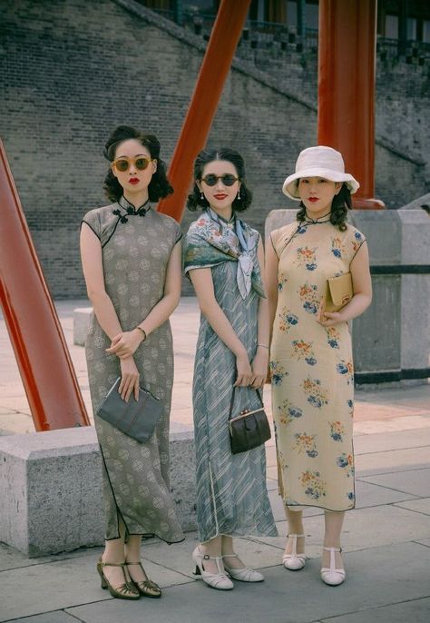 Chinese Fashion Traditional, Retro Asian Fashion, Modern Chinese Fashion, Chinese New Year Outfit, Vietnam Fashion, Shanghai Fashion, Old Shanghai, Qi Pao, Chinese Traditional Dress