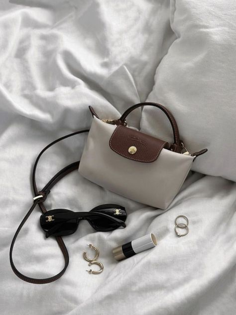 Mini Purse Aesthetic, Longchamp Pouch, Longchamp Mini, Vintage Designer Bags, My Style Bags, Inside My Bag, Longchamp Bag, Aesthetic Bags, Purse Essentials