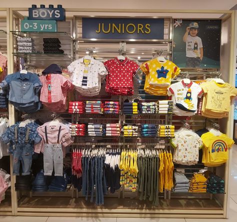 Kids Clothing Store Design Visual Merchandising, Small Clothing Store Interior, Small Boutique Ideas, Clothing Shop Interiors, Kids Store Display, Kids Clothing Store Design, Store Plan, Clothing Store Displays, Clothing Store Interior