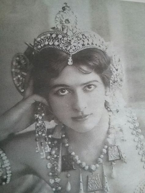 Mata Hari Photographs, Mata Hari, Belly Dance Outfit, Old Photography, Heart Women, Vintage Beauty, Drawing People, Creative Inspiration, Photo Poses