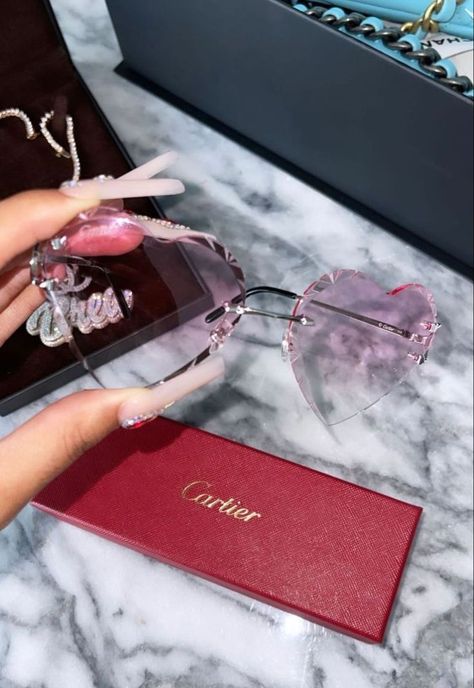 Pretty Sunglasses, Cartier Glasses, Fancy Watches, Black Men Fashion Swag, Expensive Jewelry Luxury, Trendy Glasses, Rose Colored Glasses, Cute Sunglasses, Sunglasses Women Fashion