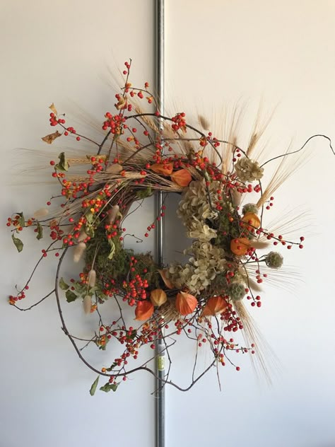 Hantverk Diy, Dried Wreath, Holiday Wreaths Diy, Dried Flower Wreaths, Twig Wreath, Wreaths And Garlands, Seasonal Wreaths, Deco Floral, Autumn Wreaths