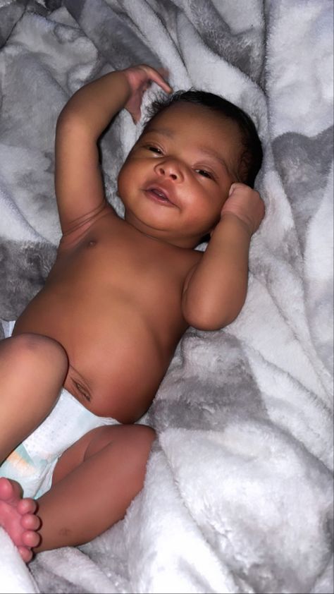 Arch Pics Light Skin, New Borned Baby Photo, Pregnant Brown Skin, New Borned Baby, Black Pregnancy Aesthetic, 1 Month Old Baby Pictures, Black Newborn Baby Boy, Newborn Black Babies In Hospital, Black Pregnancy