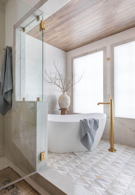 Shower Room With Tub Walk In, European Shower Bathroom, Shower Room Ideas With Tub, Wet Room Inspiration, Large Master Bathrooms 2024 Trends, Alison Victoria Bathroom, Small Primary Bathroom Layout, Luxury Bathroom Master Baths Walk In Shower Wet Rooms Bathtub, Wetroom Bathroom Ideas