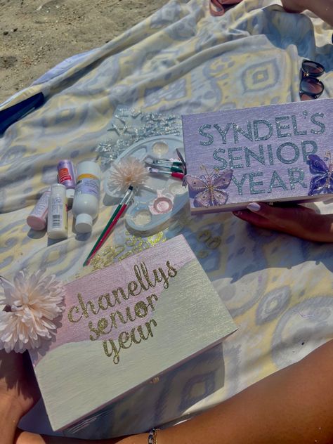 Senior Year Memory Box Ideas, Memory Box Ideas, Senior Box Ideas, Senior Book, Senior Boxes, Memories Box Diy, Senior Era, Senior Year Planning, Senior Scrapbook Ideas