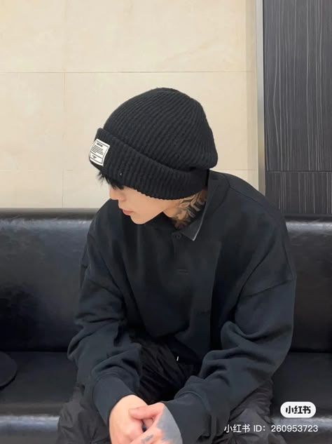 Korean Men Cap Outfit, Korean Beanie Outfit Men, Beanie Cap Men Style, Beanie Outfit Men Aesthetic, Beanies Outfit Men, Korean Beanie Outfit, Boy With Beanie Drawing, Guy Wearing Beanie, Guys With Beanies Aesthetic