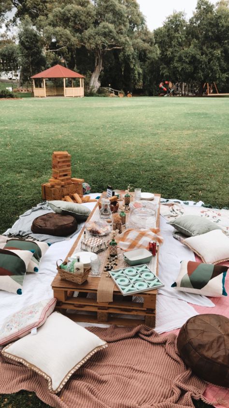 Picnic Table Party, Picnic Bday, Bday Picnic, Brunch Picnic, Picnic Park, Boho Bachelorette, Picnic Games, Backyard Birthday Parties, Park Picnic