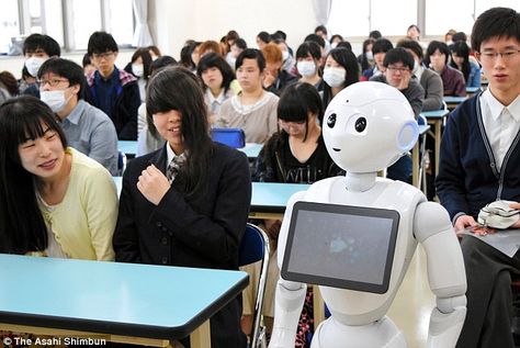 Pepper the robot begins work in Belgian hospitals to treat ... Robot Apocalypse, Japanese Robot, Japan Technology, News Memes, I Robot, Kumamoto, School Room, Sports Day, Japanese School