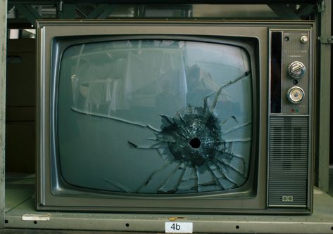 Broken TV grunge Haymitch Abernathy, Happy Birthday Elvis, Graceland Memphis, Games Aesthetic, Annie Leibovitz, Janis Joplin, Old Tv, Graceland, Grunge Aesthetic