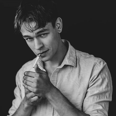 Thomas Elms - Instagram - Thomas Elms, Charlie Rowe, Boys In The Boat, Louis Hofmann, Him And I, Character Inspiration Male, Fandom Kpop, Hot Actors, Netflix Series