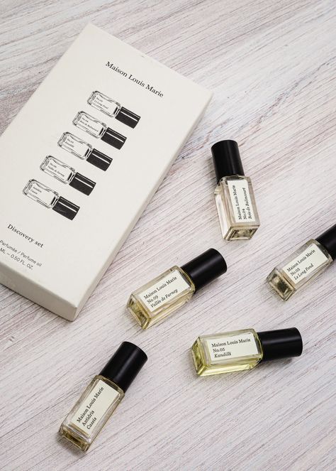 Maison Louis Marie perfume oil discovery set includes our 5 best seller fragrances:  No.02 Le Long Fond - Huile parfumée / Perfume oil No.04 Bois de Balincourt - Huile parfumée / Perfume oil No.05 Kandilli - Huile parfumée / Perfume oil No.09 Vallée de Farney - Huile parfumée / Perfume oil Antidris Cassis - Huile parfu