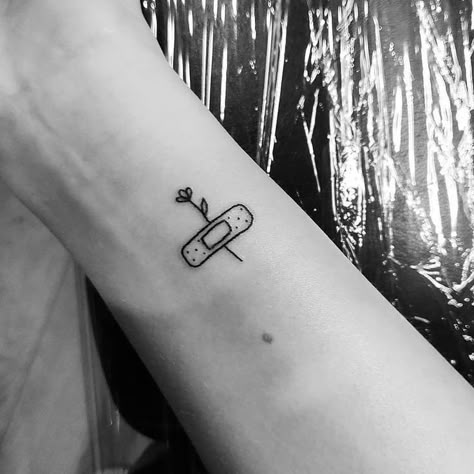 Small Simplistic Tattoos, Minimalist Tattoo Meaning, Tattoo Line, Tato Henna, Petit Tattoo, Tattoos Geometric, Geniale Tattoos, Minimalist Tattoos, Aesthetic Tattoo