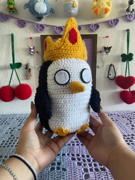 Gunter is a penguin on this cartoon show called Adventure time He is wearing the Ice kings crown and it really does suit him! This plushie could be a great gift for an Adventure time fan, penguin lover or anyone who you think will love Gunter :) Height: 11 in.  Width: 7 in. Since this is handmade, size may vary Adventure Time Crochet Blanket, Gunter Adventure Time, Pop Culture Crochet, Adventure Time Gift, Adventure Time Crochet, Cartoon Crochet, Adventure Time Crafts, Confection Au Crochet, Bonnet Crochet