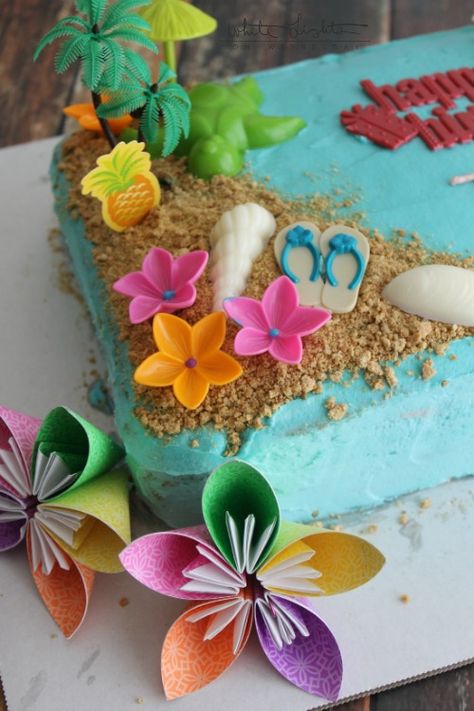 Triple Pineapple Luau Cake, a luau themed decorated cake made with pineapple cake and pineapple chunk frosting. YUM!! Luau Themed Party, Luau Cake, Luau Theme Party, Luau Birthday Party, Cake White, Green Recipes, Luau Theme, Fondant Cake Toppers, Luau Birthday