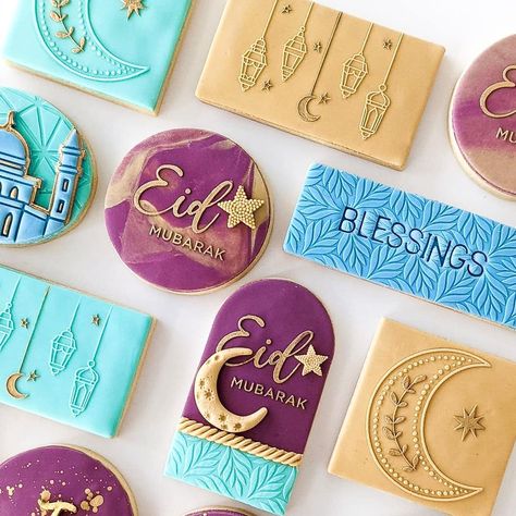 Lulu & Stone™ on Instagram: “How beautiful are these cookies to celebrate Eid 😍 @floramusestudio #eid #eidmubarak #eidgifts #eidcookies #ramadan #cookiestamps…” Eid Mubarak Cookies, Eid Preparation, Eid Cookies, Eid Ideas, Eid Decor, Saree Painting Designs, Saree Painting, Hair Tinsel, Eid Greetings