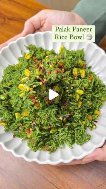 Guntas Sethi on Instagram: "✨Palak Paneer Rice Bowl✨  Episode 9 of #15minutesdishes  Palak Paneer Rice Bowl ~ I love making rice bowls, and this one is packed with bold flavors and is super easy to whip up🤌🏽  Recipe:  -2 tbsp garlic, finely chopped -100 grams paneer, cubed  -1 tbsp chilli flakes  -1 cup boiled corn  -1/2 cup bell peppers, finely chopped  -1 tbsp Italian seasoning  -1 tsp salt  -1 cup Palak purée  -2 cup rice   #palakpaneerrice #paneerbowl #mealideas #15minutedishes #lunchideas #homemademeals #fancydinnerathome   [Palak Paneer Rice bowl, rice bowls, meal ideas, easy recipes, recipe reels, Chef Guntas]" Palak Rice Recipe Indian, Palak Rice Recipe, Palak Rice, Paneer Rice, Palak Paneer Recipe, Making Rice, Indian Rice Recipes, Boiled Corn, Protein Bowls