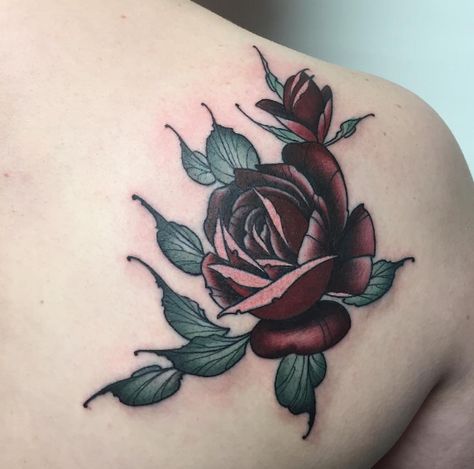 Dark Red Rose Tattoo, Traditional Tattoo Rose, Vintage Tattoo Sleeve, Tattoos For Mom, Single Rose Tattoos, Skull Rose Tattoos, Pink Rose Tattoos, Rib Tattoos For Women, Blue Rose Tattoos