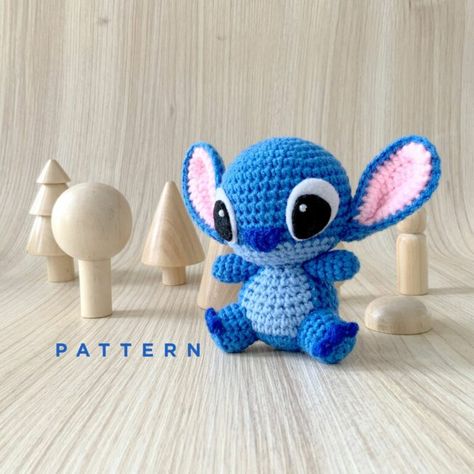 Lilo En Stitch, Crochet Dragon Pattern, Crochet Disney, Crochet Dragon, Crochet Etsy, Stitch Marker, Fun Crochet Projects, Lilo Stitch, Disney Stitch