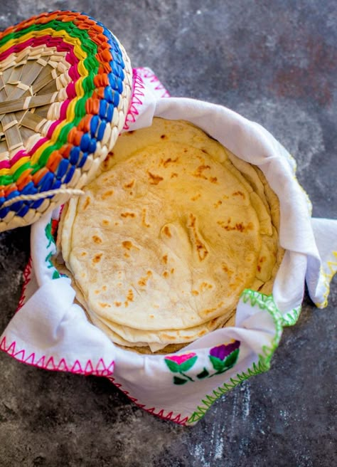 Mexican Tortilla Recipe, Fluffy Tortillas, Mexican Flour Tortillas, Recipes With Flour, Tortillas Homemade, Mexican Tortillas, Flour Tortilla Recipe, Homemade Tortilla Recipe, How To Make Flour