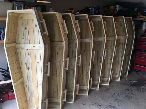 Coffin Plans, Step By Step Drawings, Prop Building, Haunted Props, Haunted Hayride, Halloween Forum, Halloween Outside, Halloween Props Diy, Halloween Graveyard