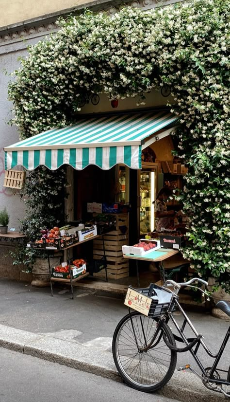 Italian Store Fronts, Italian Restaurant Exterior, Floral Shop Aesthetic, Marketplace Aesthetic, Italian Countryside Aesthetic, Panini Bar, Restaurant Signage Design, Sandwich Business, Ice Cream Stall