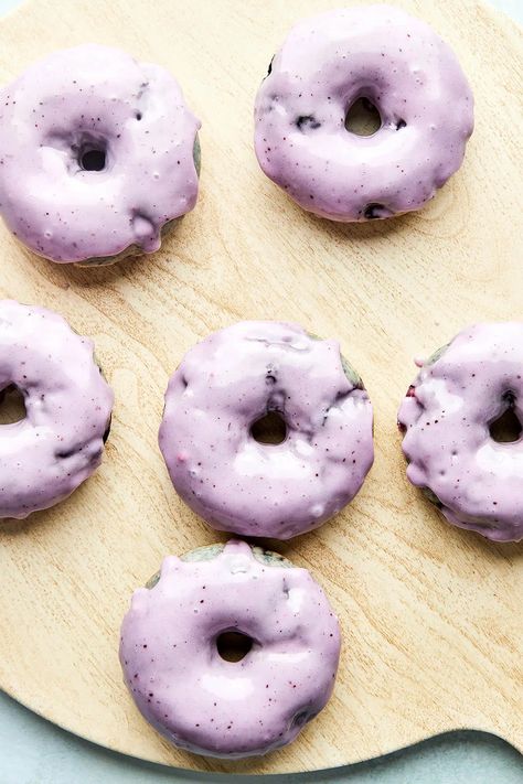 These blueberry cake donuts are a fun change from your morning muffin! They’re light, tender, and just bursting with wild blueberries. Blueberry Chocolate Chip Muffins, Best Donut Recipe, Blueberry Cake Donuts, Cake Donuts Recipe, Blueberry Donuts, Easy Donut Recipe, Easy Donuts, Chocolate Scones, Fried Donuts